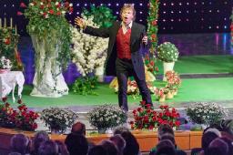 Rudy Giovannini tritt vor 700 Zuh&ouml;rern auf