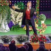 Rudy Giovannini tritt vor 700 Zuh&ouml;rern auf