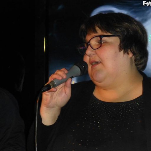 Daniela spielt S&auml;ngerin