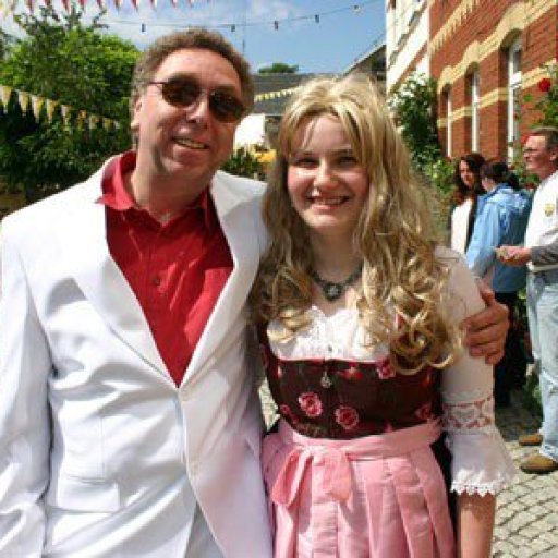 Willi Schilling mit Liliane-Schlagersängerin aus Tirol bei Auftritt Straßenfest Tanna in Thüringen