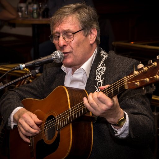 DIRK ENDE SINGING IN CONCERT WITH ALL HIS SOUL